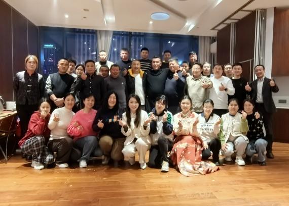 為夢(mèng)想-不止步，山東擇立集團(tuán)2025年會(huì)盛典圓滿(mǎn)落幕